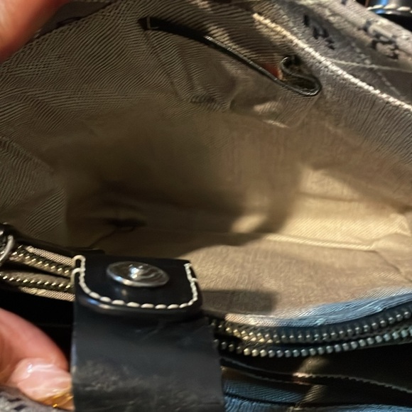 Dooney & Bourke NWOT Canvas Signature Black Tote - Picture 2 of 5